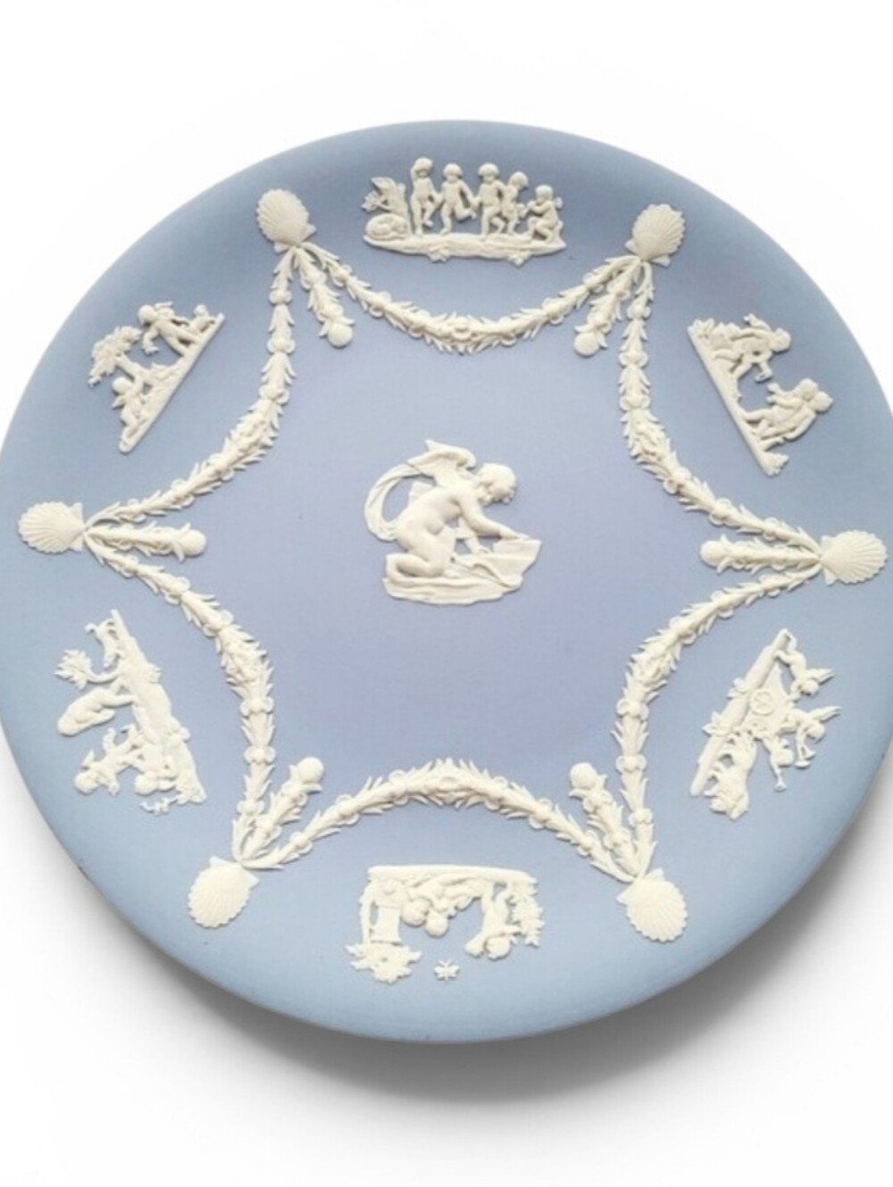Wedgwood Jasperware 8.75" Plate - Plate Hanger Included